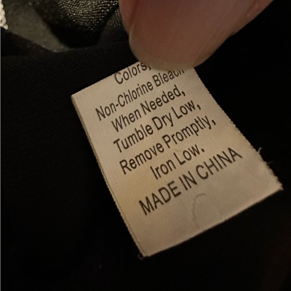 Moon And Letter Graphic Scallop Trim Crop Top - Picture 4 of 6